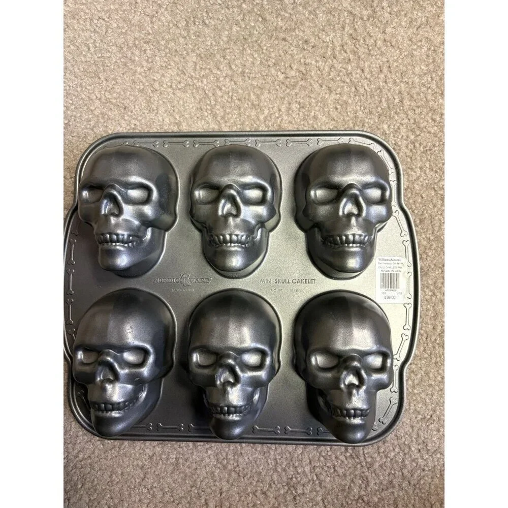Nordic Ware Mini Haunted 3D SKULL CAKELET Muffin Pan Halloween Baking Mold Cake